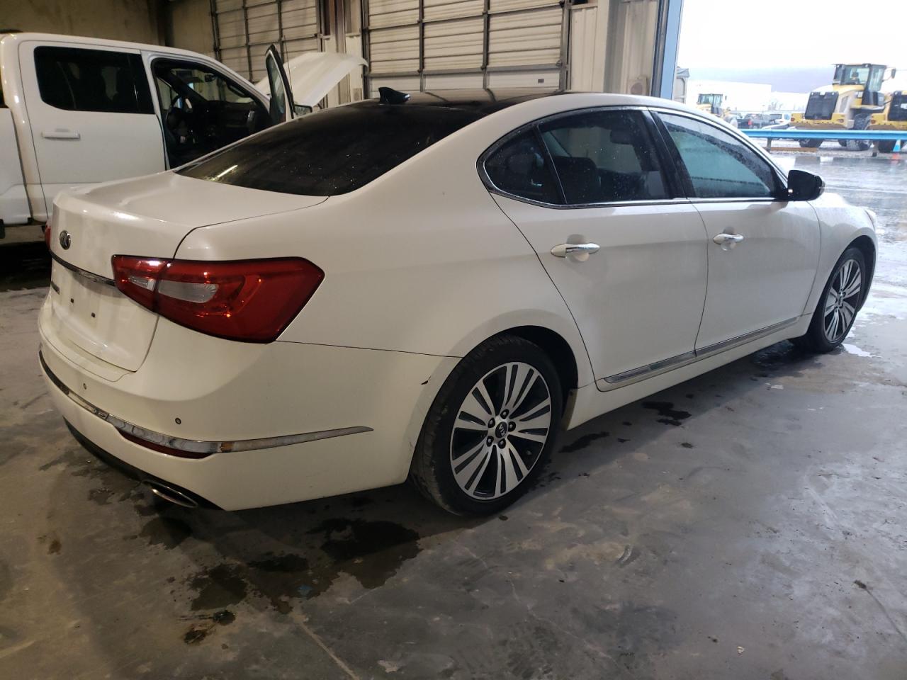 Image 3 of 2014 KIA CADENZA PREMIUM 2014 with VIN KNALN4D76E5125041