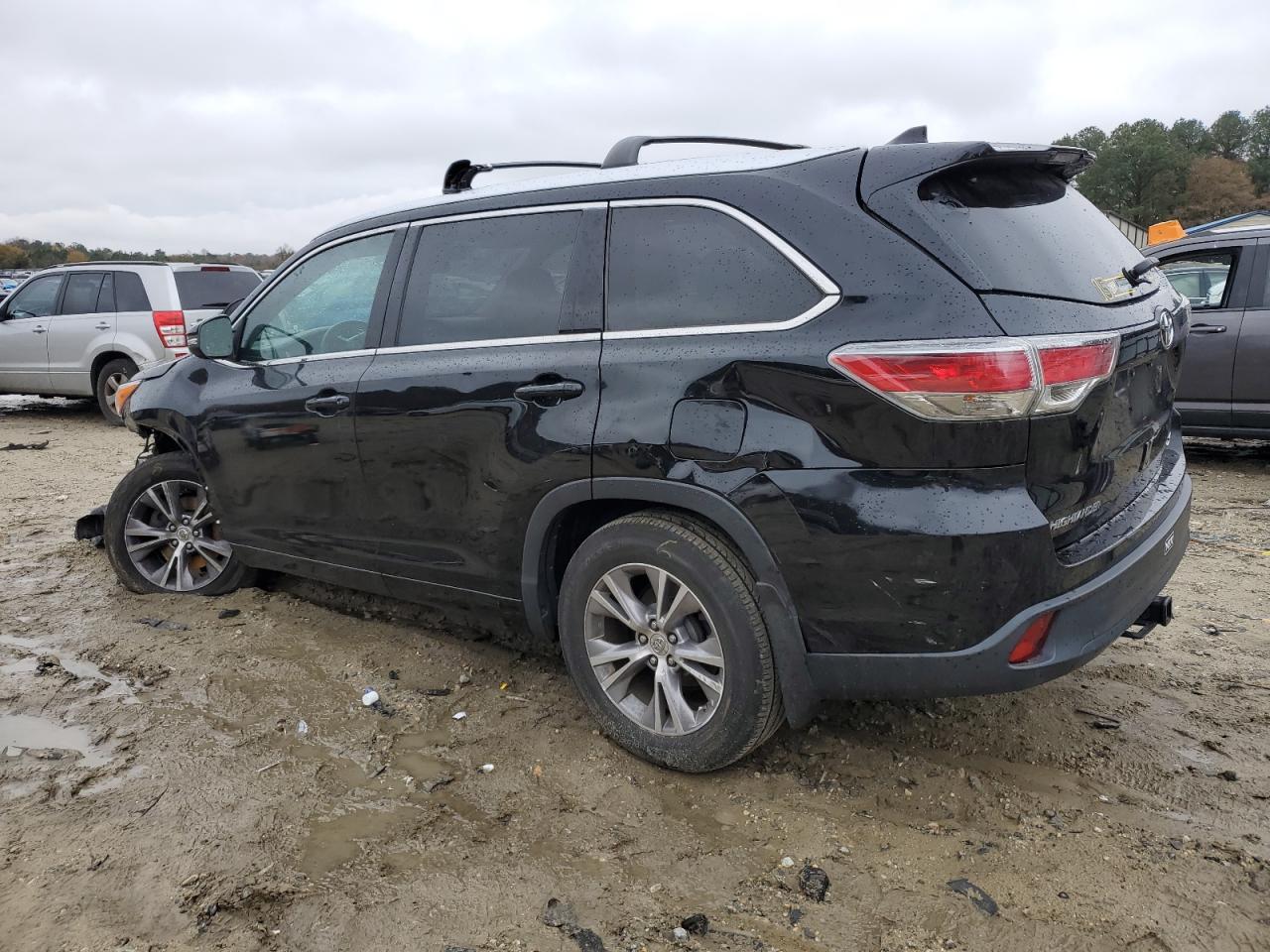 Image 2 of 2015 TOYOTA HIGHLANDER XLE 2015 with VIN 5TDJKRFH3FS074468