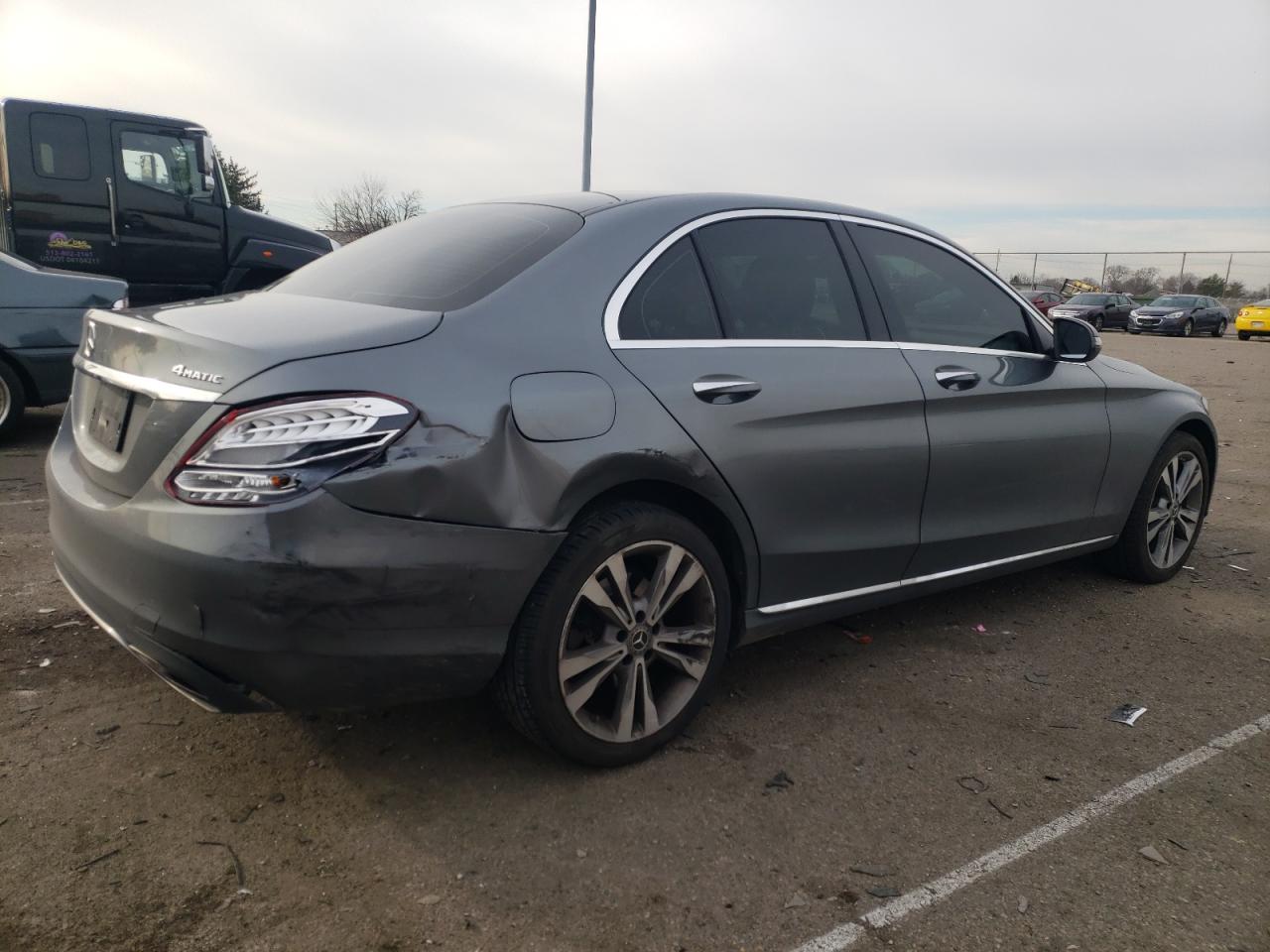 Obraz 3 z 2017 MERCEDES-BENZ C 300 4MATIC 2017 z VIN 55SWF4KB3HU222817