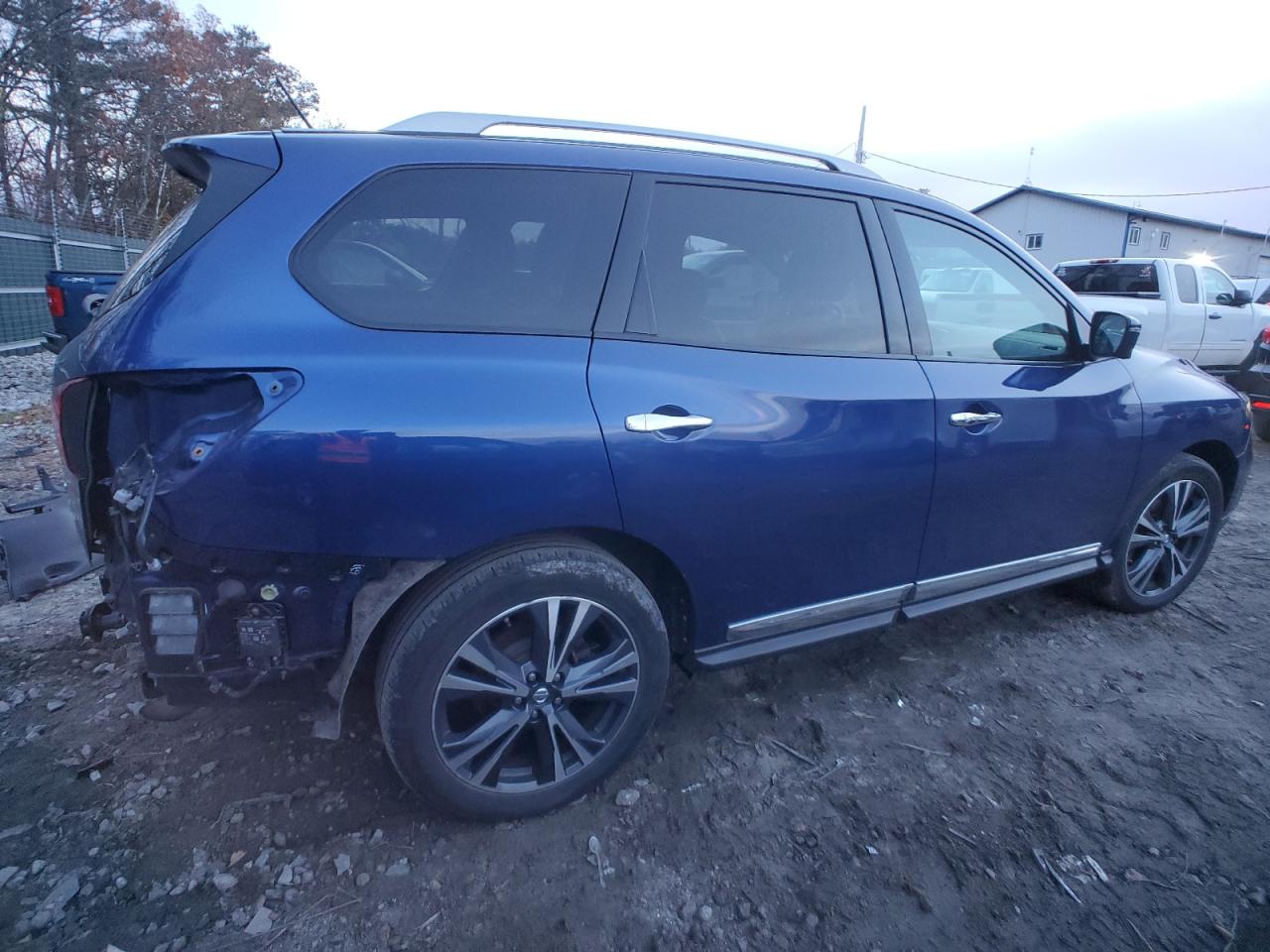Изображение 3 2018 NISSAN PATHFINDER S 2018 с VIN 5N1DR2MM2JC656597