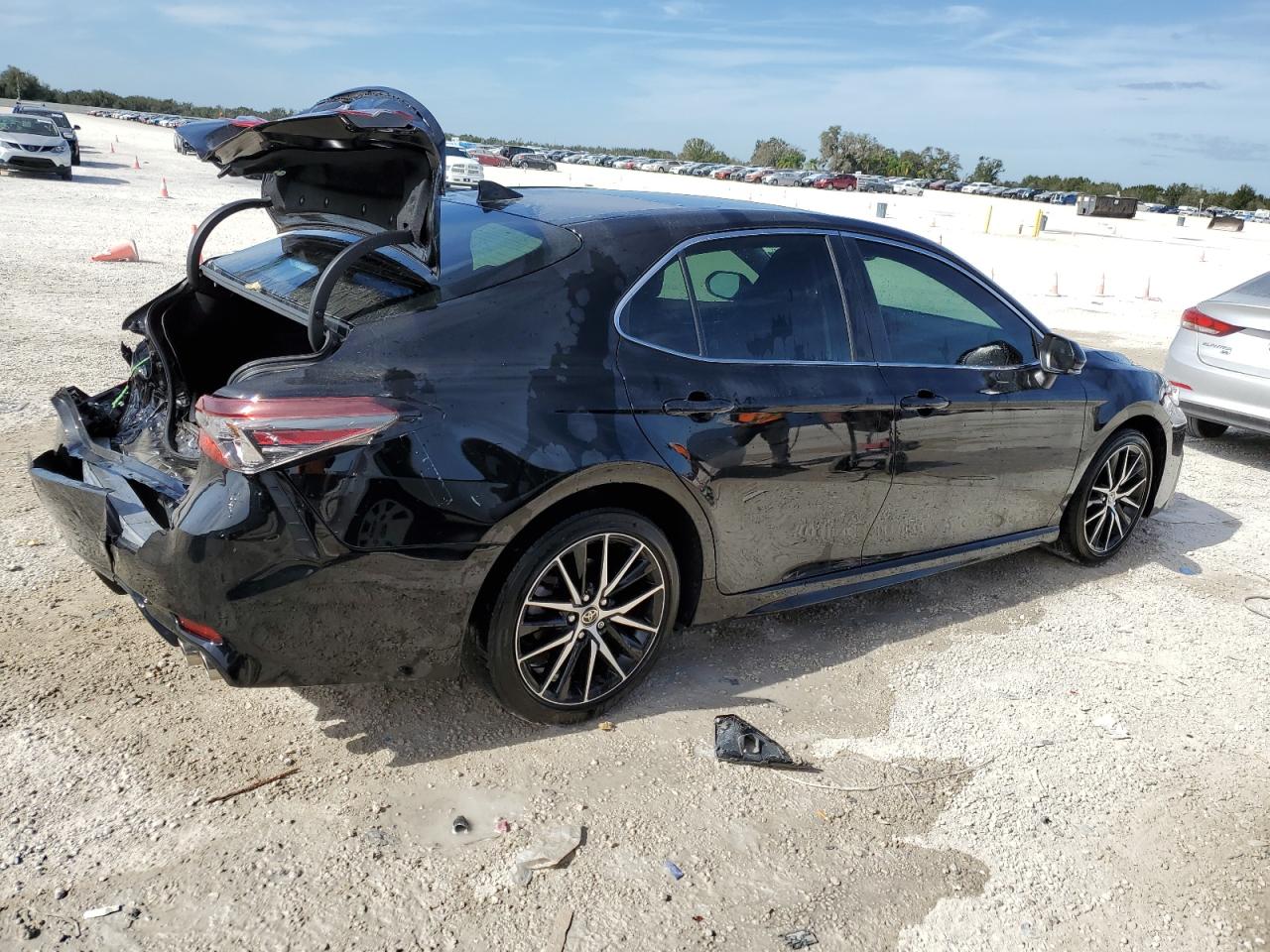 Image 3 of 2022 TOYOTA CAMRY SE 2022 with VIN 4T1G11AK7NU071841
