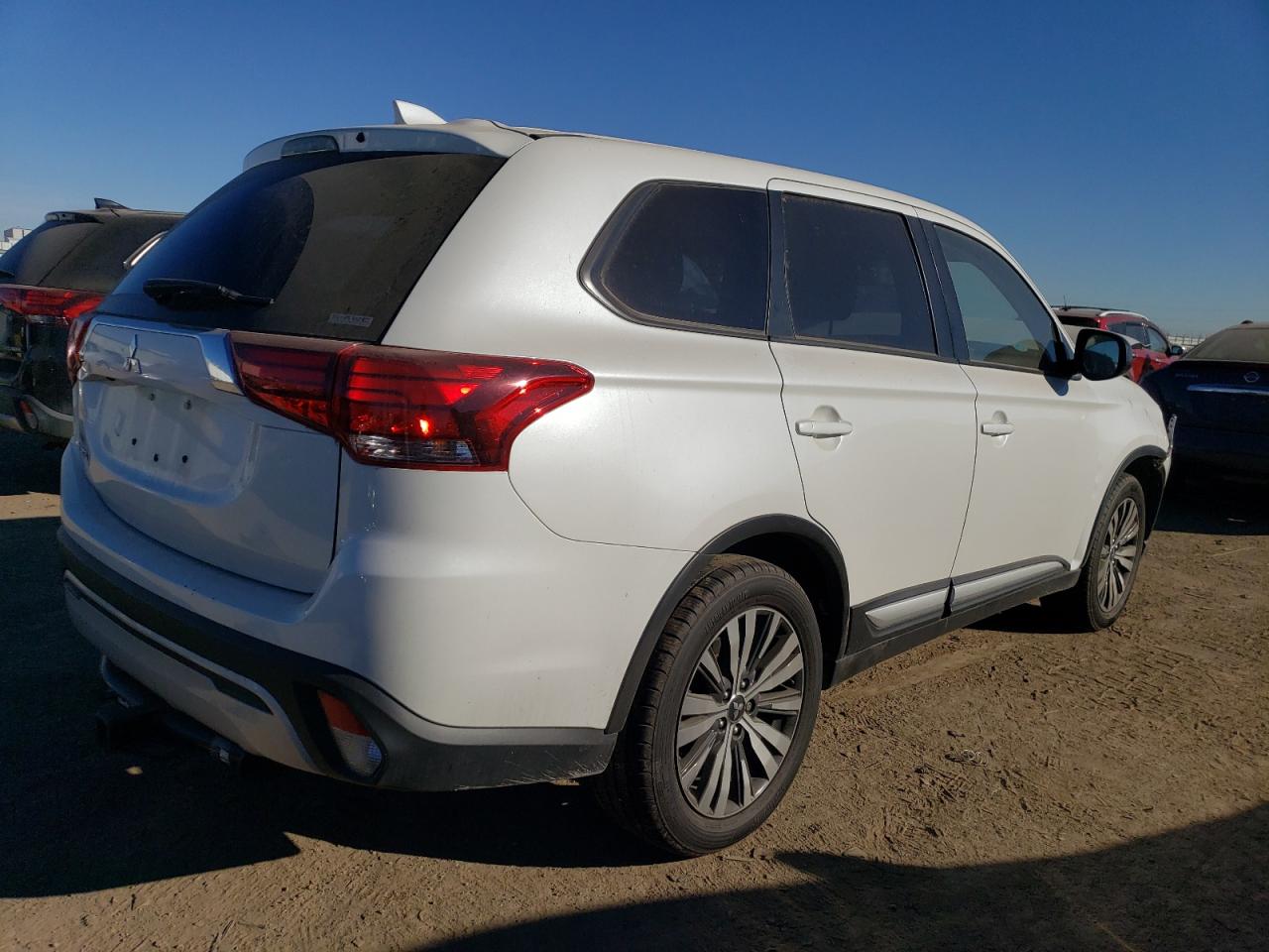 Изображение 3 2020 MITSUBISHI OUTLANDER SE 2020 с VIN JA4AZ3A32LZ005487
