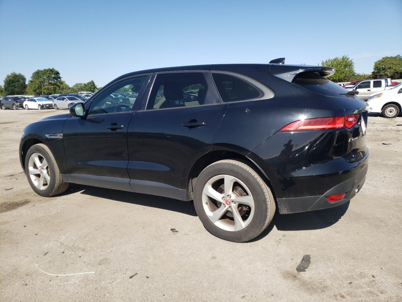 Изображение 2 Jaguar F-Pace Premium 2018 с VIN SADCJ2GX9JA237840