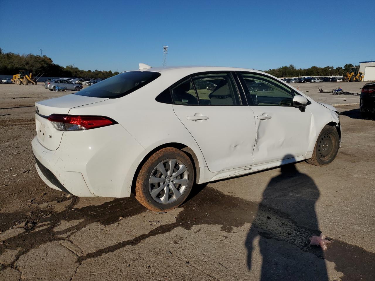 Obraz 3 z 2020 TOYOTA COROLLA LE 2020 z VIN JTDEPRAE2LJ096096