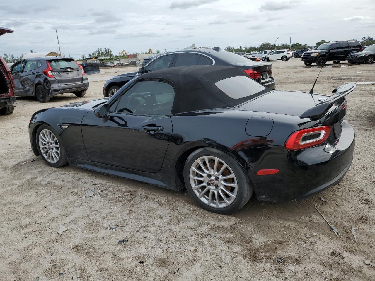 Изображение 2 2017 FIAT 124 SPIDER CLASSICA 2017 с VIN JC1NFAEK9H0106489