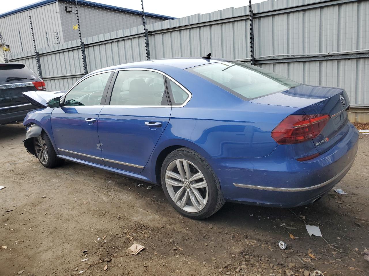 Obraz 2 z 2017 VOLKSWAGEN PASSAT SEL PREMIUM 2017 z VIN 1VWCT7A3XHC021614