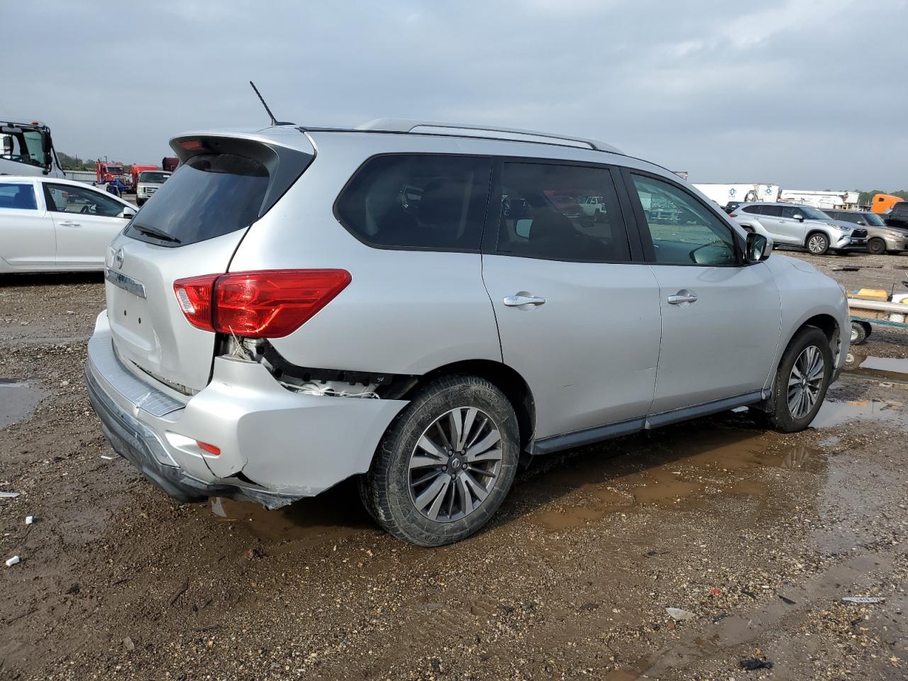 Изображение 3 2017 NISSAN PATHFINDER S 2017 с VIN 5N1DR2MN1HC669165