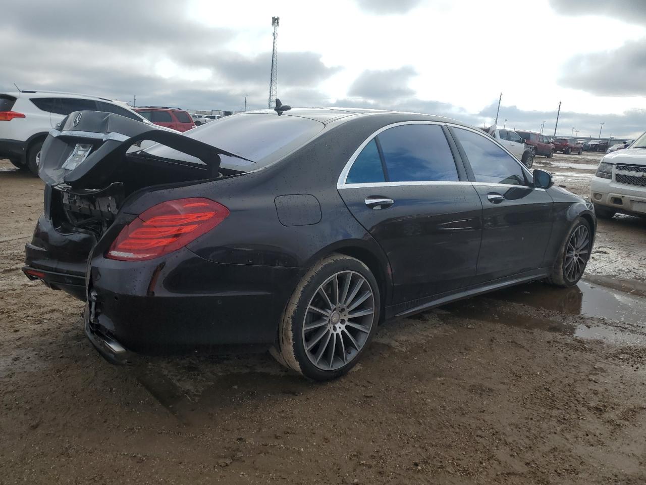 Obraz 3 z 2015 MERCEDES-BENZ S 550 2015 z VIN WDDUG8CB3FA123342