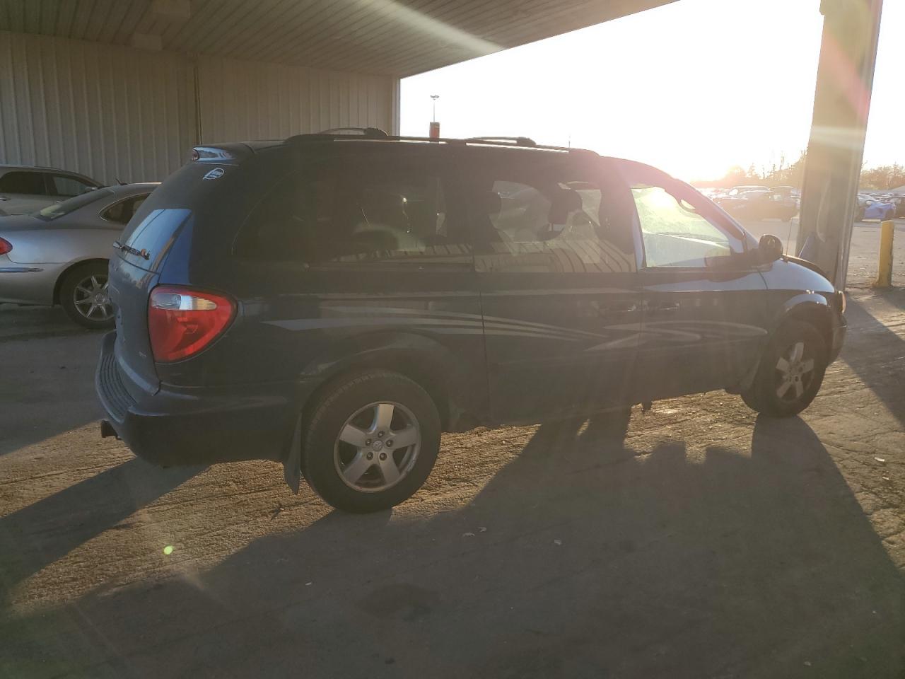 Image 3 of 2006 DODGE GRAND CARAVAN SXT 2006 with VIN 2D4GP44L26R838425