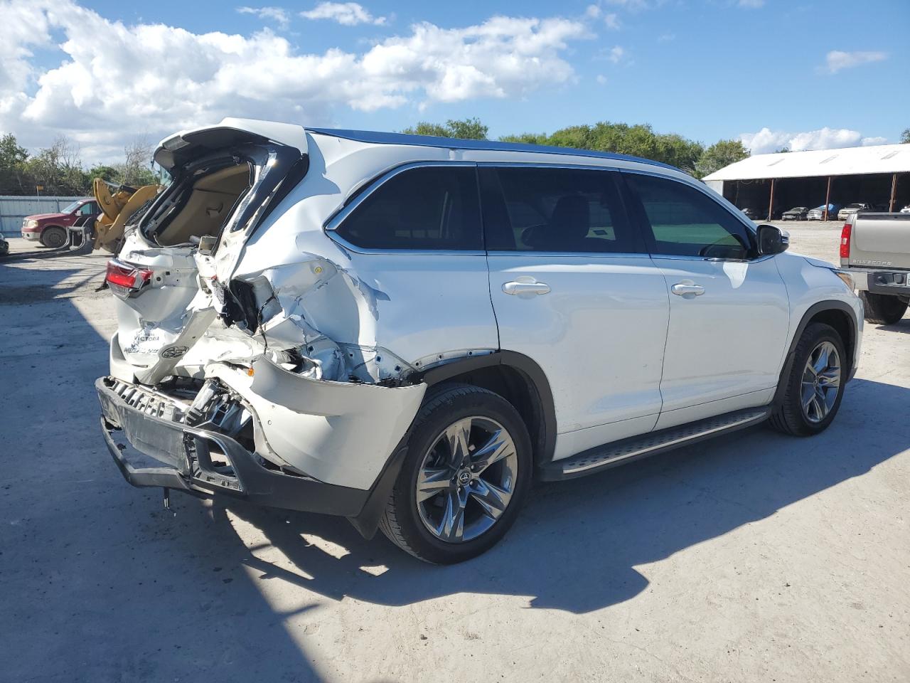 Image 3 of 2018 TOYOTA HIGHLANDER LIMITED 2018 with VIN 5TDYZRFH6JS252425