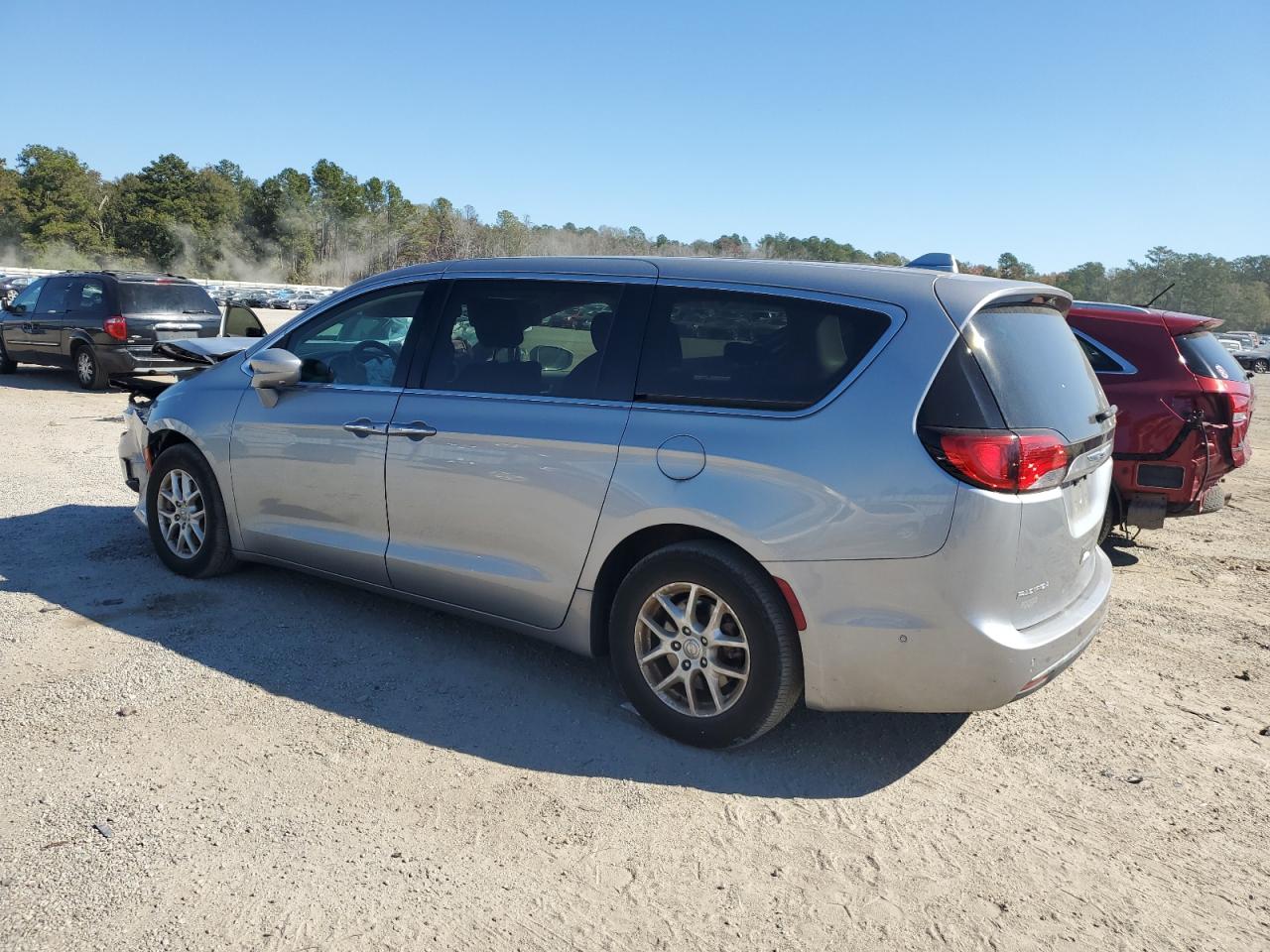 Изображение 2 2020 CHRYSLER PACIFICA TOURING 2020 с VIN 2C4RC1FG5LR196374