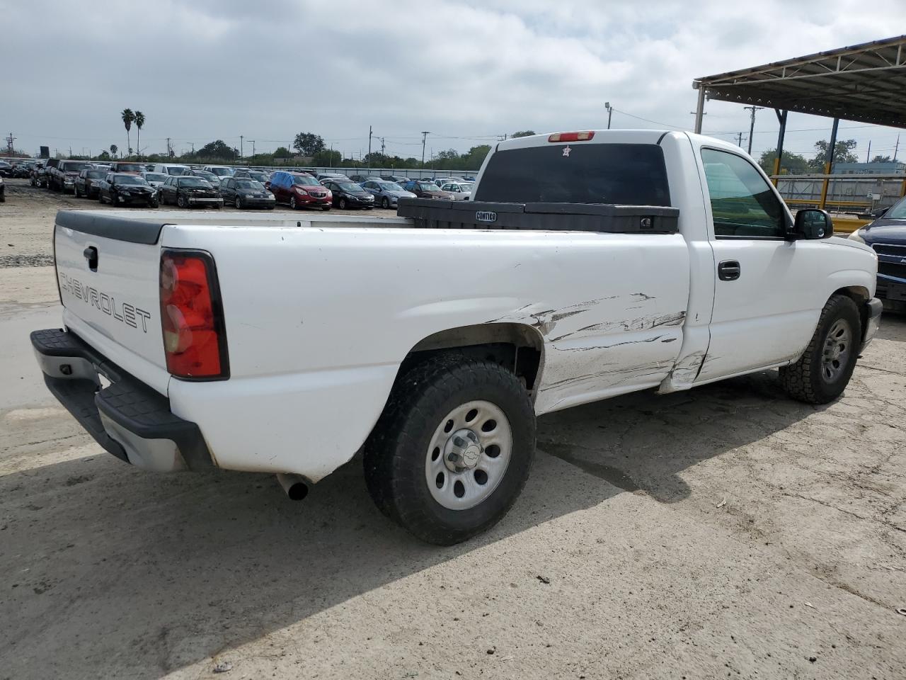 Image 3 of 2006 CHEVROLET SILVERADO C1500 2006 with VIN 3GCEC14XX6G150390