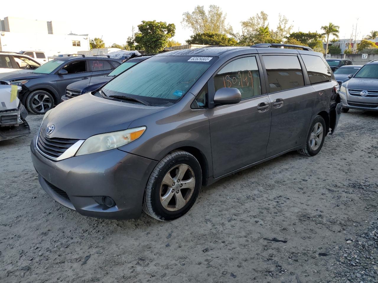 Image 1 of 2013 TOYOTA SIENNA LE 2013 with VIN 5TDKK3DC8DS331176
