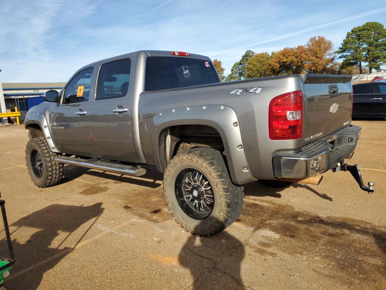 Image 2 of 2013 CHEVROLET SILVERADO K1500 LT 2013 with VIN 3GCPKSE74DG138085