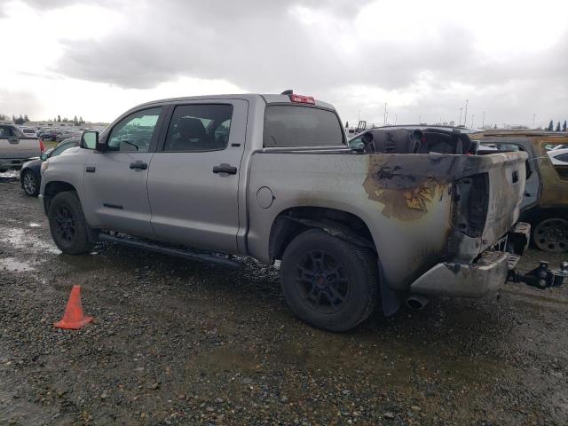 Obraz 2 z 2020 TOYOTA TUNDRA CREWMAX SR5 2020 z VIN 5TFDY5F18LX935169