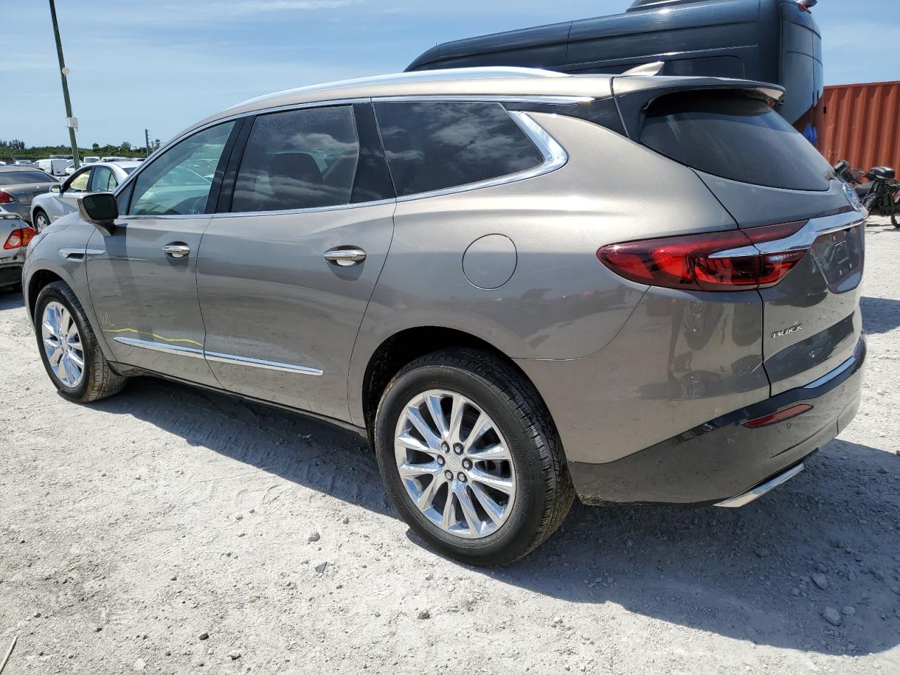 Изображение 2 2018 BUICK ENCLAVE PREMIUM 2018 с VIN 5GAERCKW4JJ150916