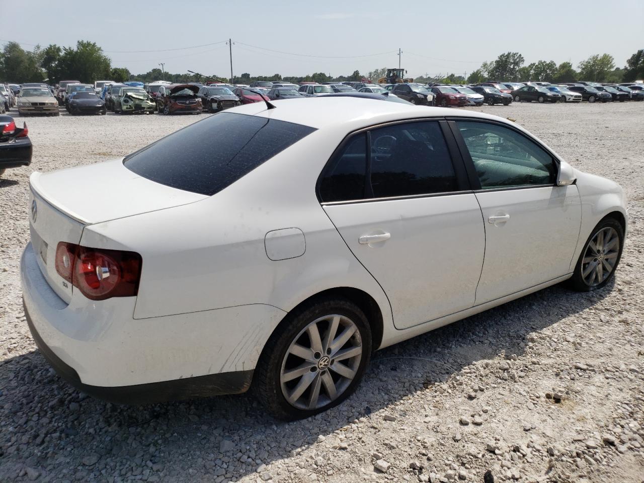 Image 3 of 2010 VOLKSWAGEN JETTA LIMITED 2010 with VIN 3VWAZ7AJ1AM101036
