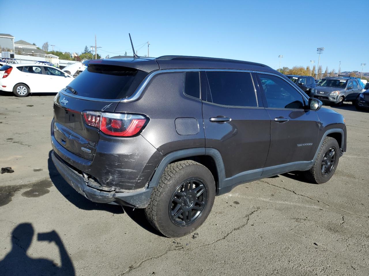 Image 3 of 2018 JEEP COMPASS LATITUDE 2018 with VIN 3C4NJDBB6JT160980