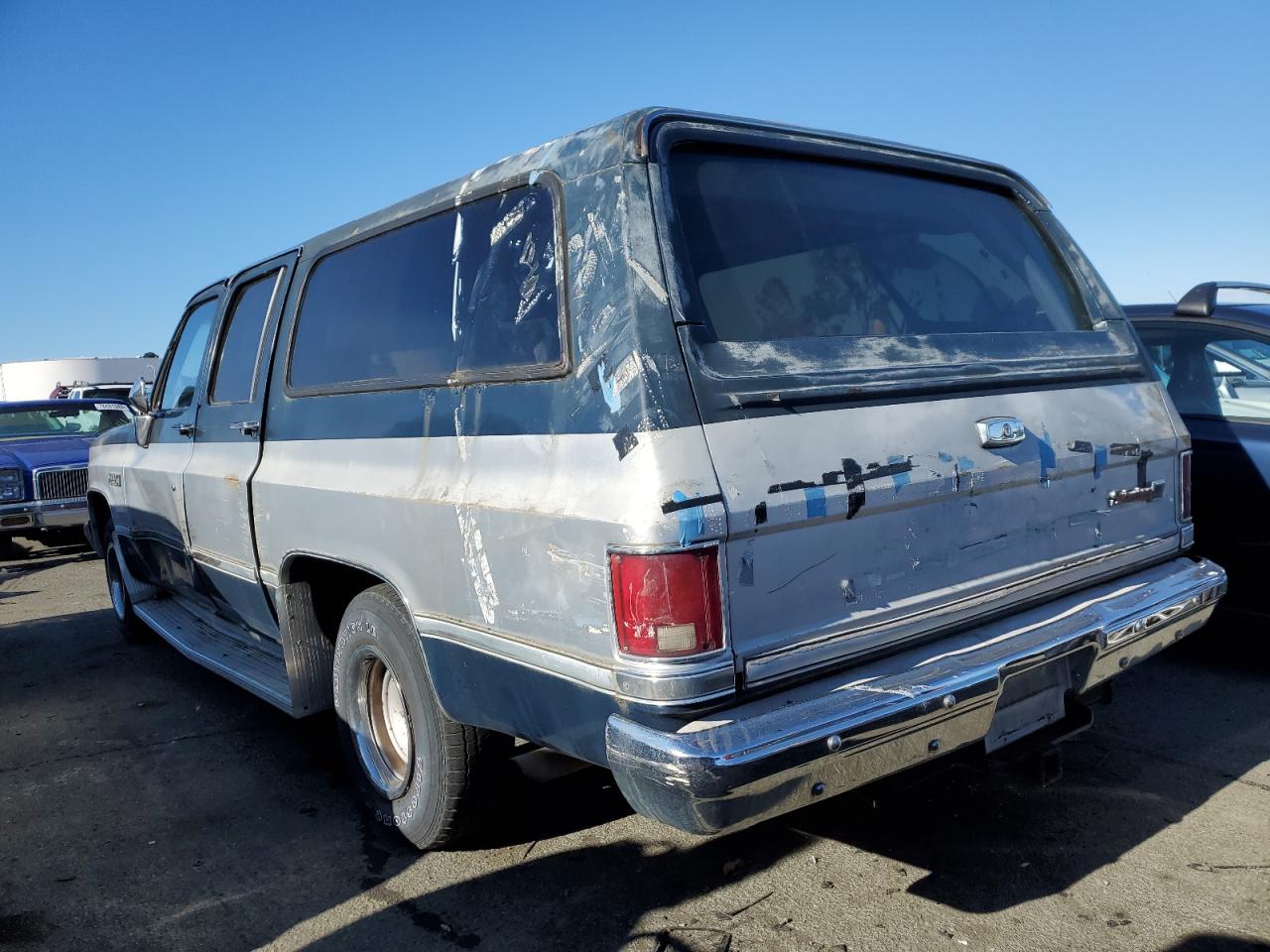 Obraz 2 z 1988 GMC SUBURBAN R15 CONVENTIONAL 1988 z VIN 1GKER16K5JF537508