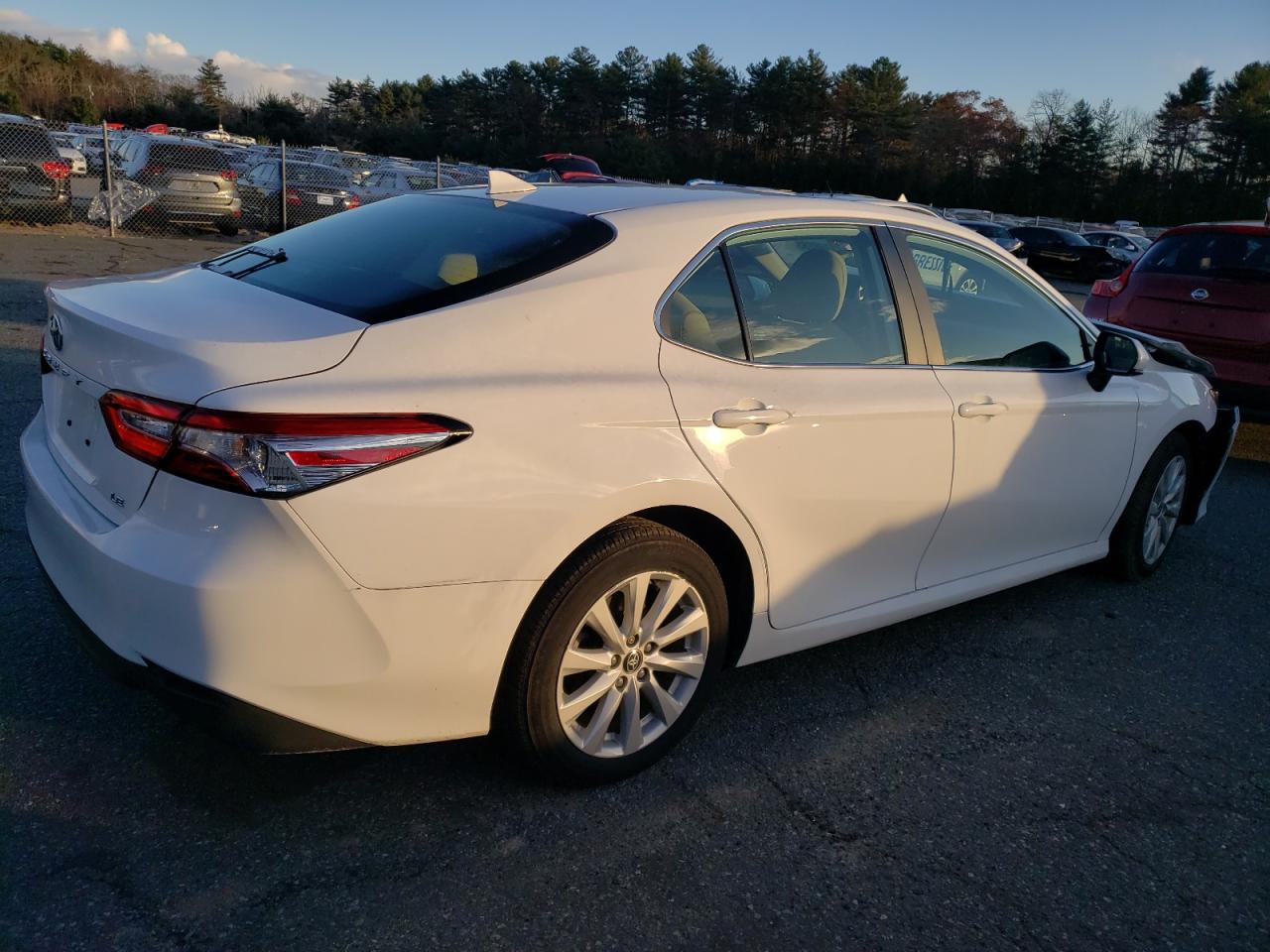 Obraz 3 z 2020 TOYOTA CAMRY LE 2020 z VIN 4T1C11AKXLU503057