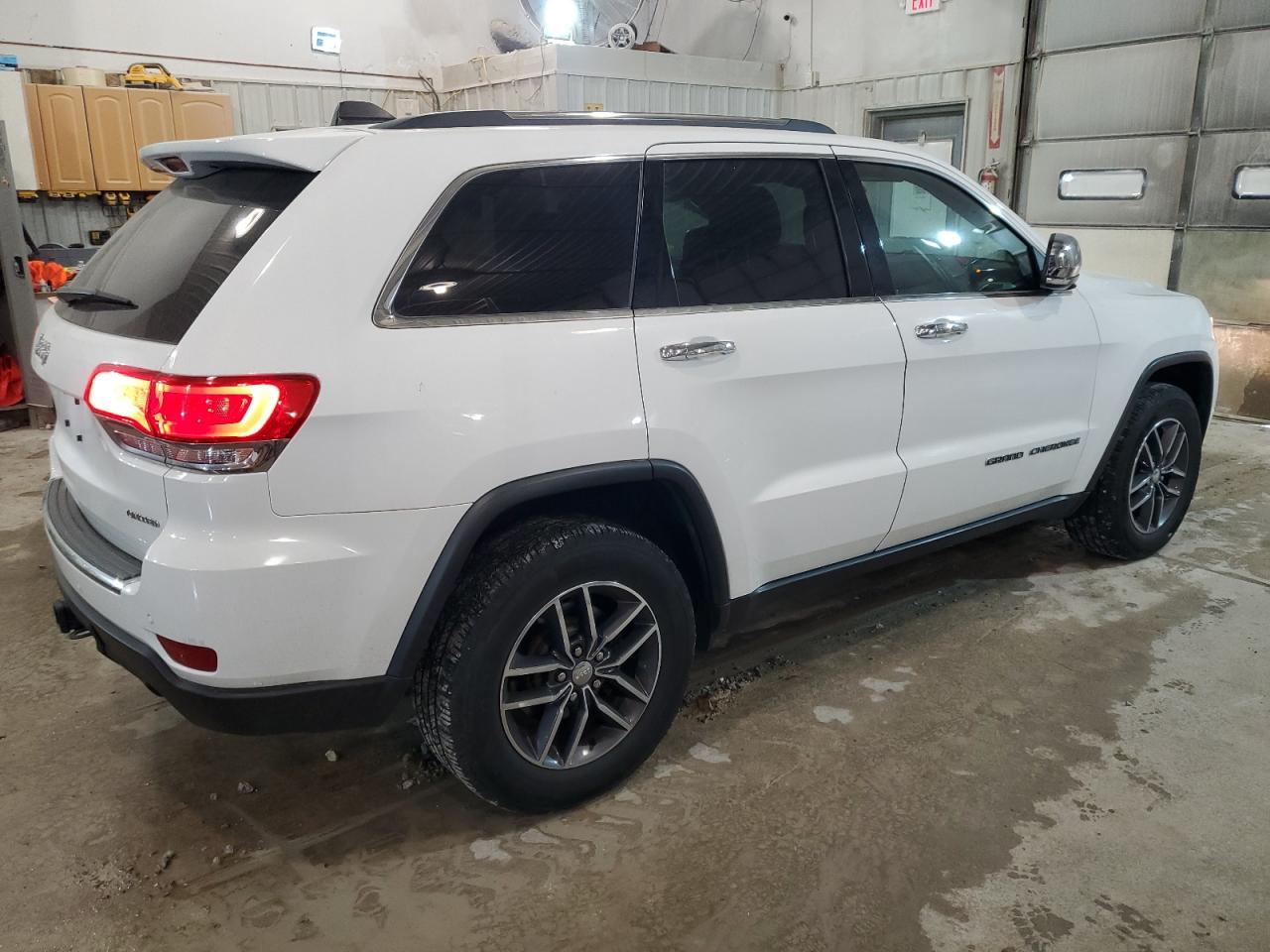 Image 3 of 2017 JEEP GRAND CHEROKEE LIMITED 2017 with VIN 1C4RJFBG6HC852008