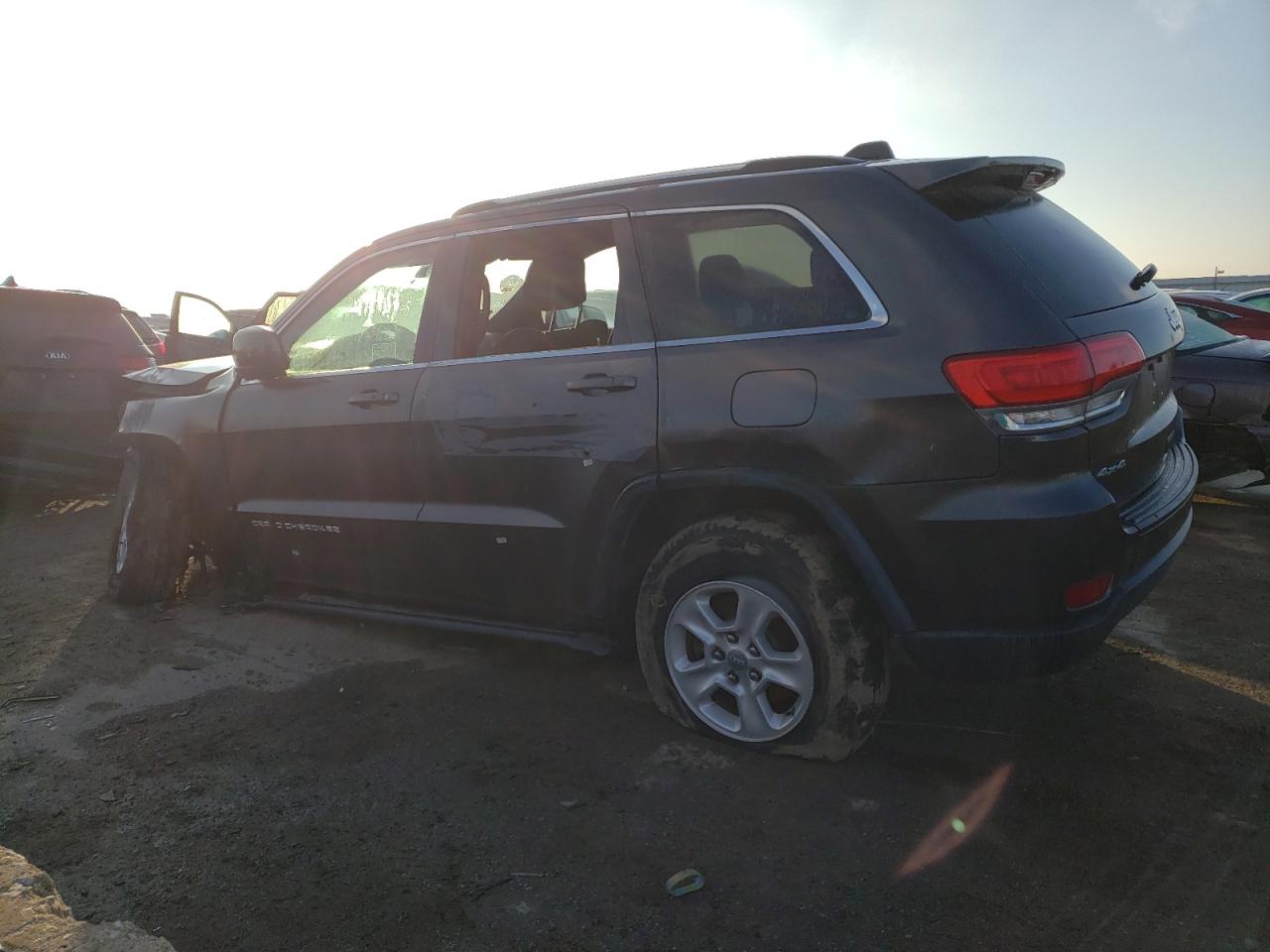 Image 2 of 2016 JEEP GRAND CHEROKEE LAREDO 2016 with VIN 1C4RJFAG6GC384913