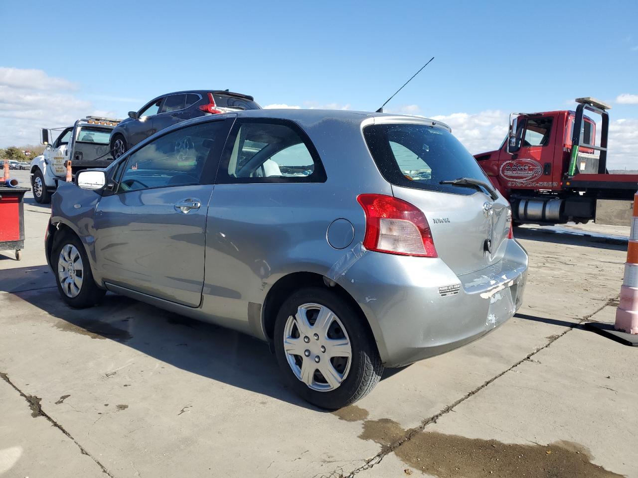 Image 2 of 2007 TOYOTA YARIS  2007 with VIN JTDJT923675115092
