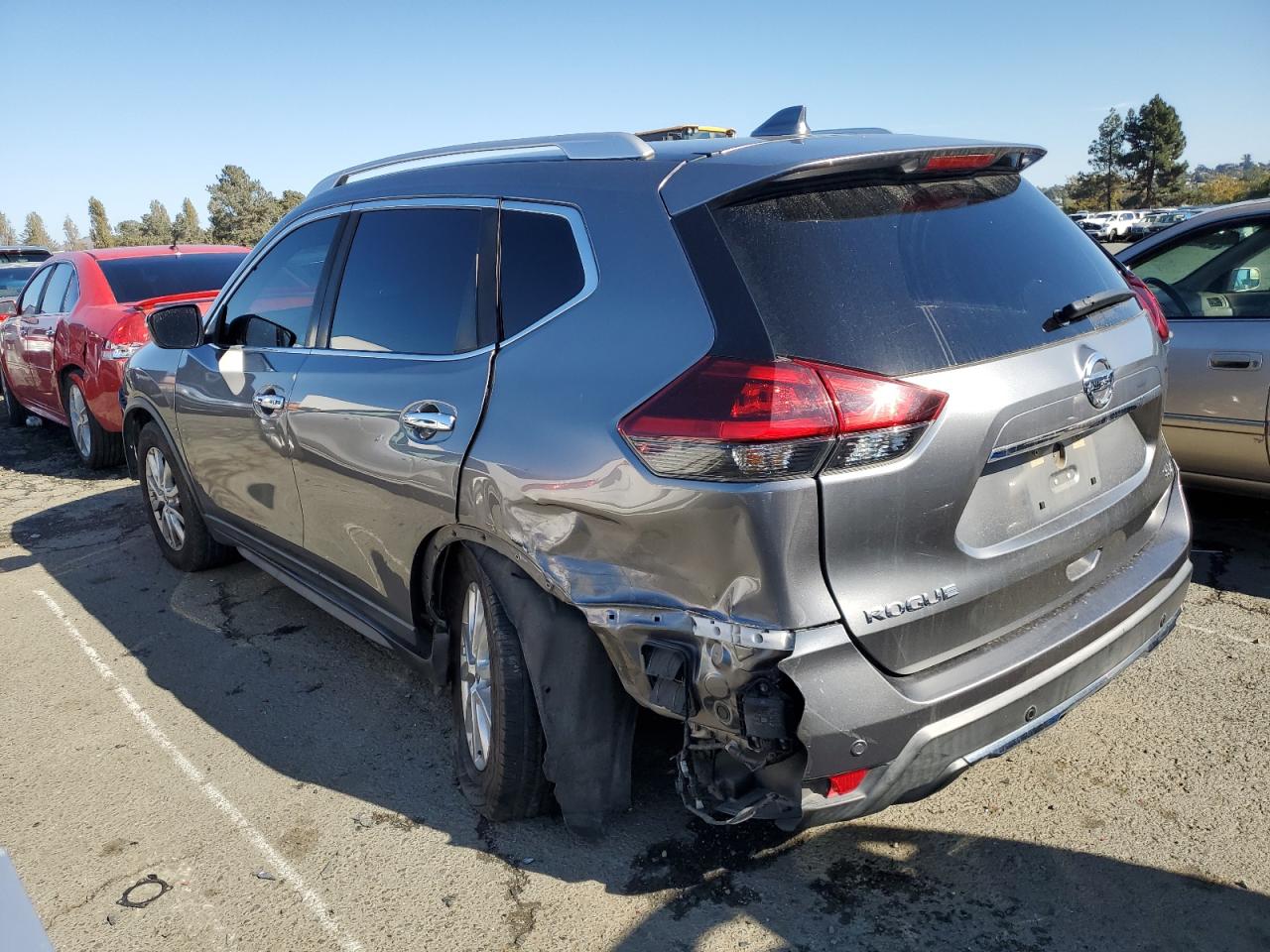 Image 2 of Nissan Rogue S 2019 with VIN KNMAT2MT6KP501254