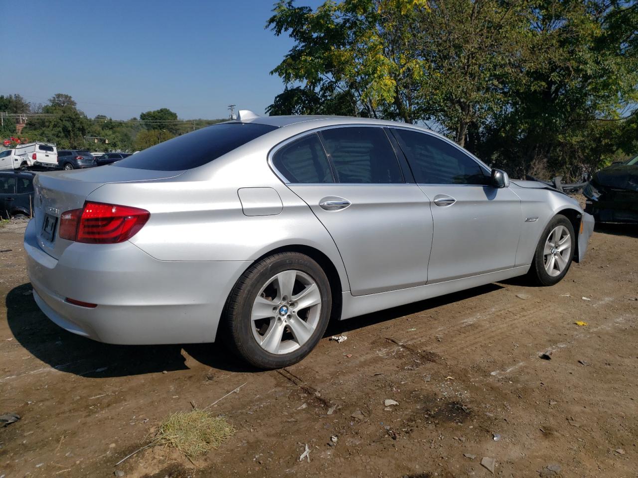 Изображение 3 2011 BMW 528 I 2011 с VIN WBAFR1C58BC747163