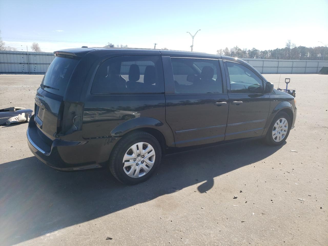 Image 3 of 2015 DODGE GRAND CARAVAN SE 2015 with VIN 2C4RDGBG6FR511063