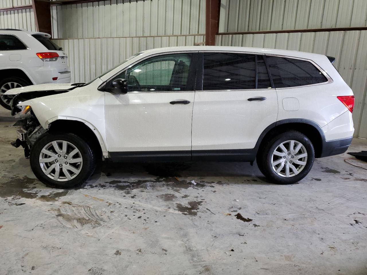 Image 1 of 2019 HONDA PILOT LX 2019 with VIN 5FNYF5H17KB040057