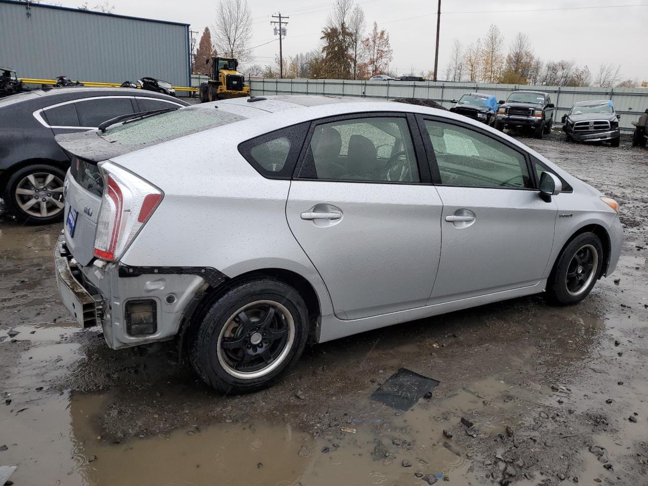 Image 3 of 2013 TOYOTA PRIUS  2013 with VIN JTDKN3DU4D5555731