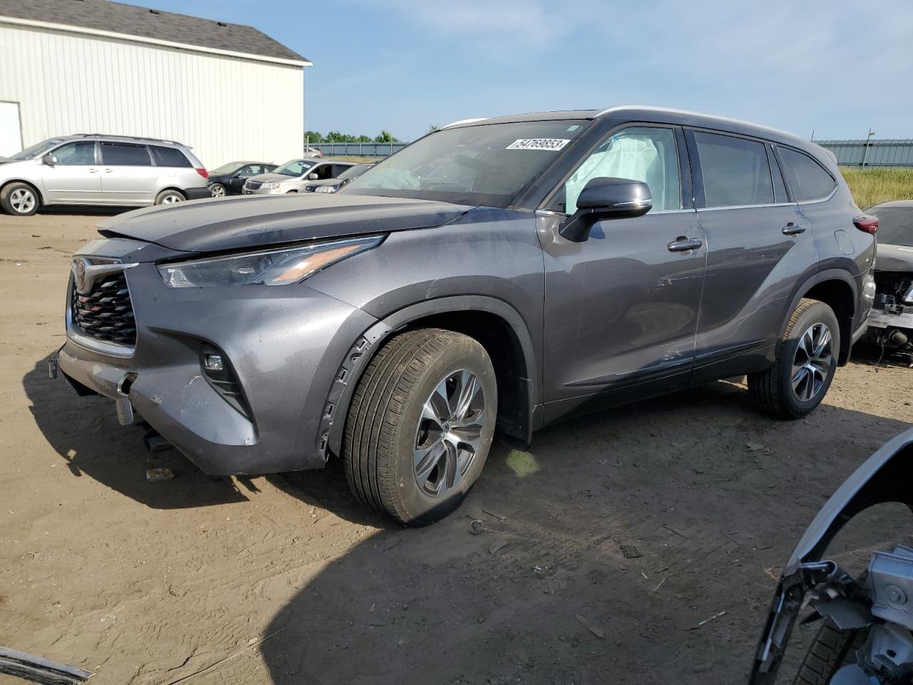 Image 1 of 2022 TOYOTA HIGHLANDER XLE 2022 with VIN 5TDGZRBH4NS166067