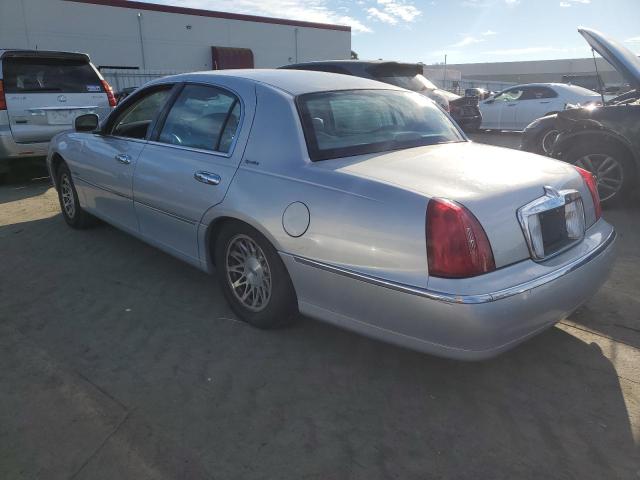 Obraz 2 z 1999 LINCOLN TOWN CAR SIGNATURE 1999 z VIN 1LNFM82W5XY603631