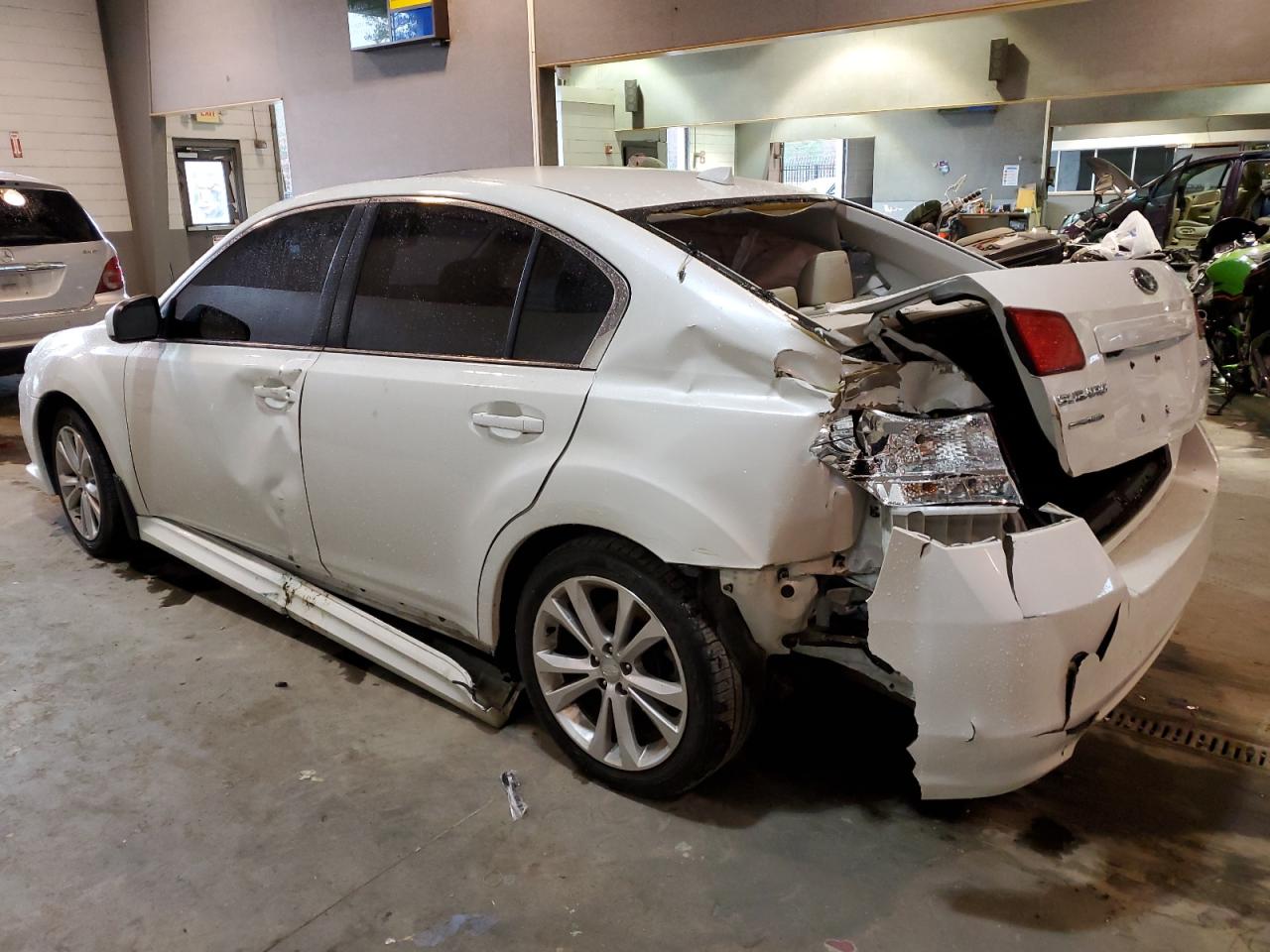 Изображение 2 2014 SUBARU LEGACY 2.5I LIMITED 2014 с VIN 4S3BMBL69E3022805