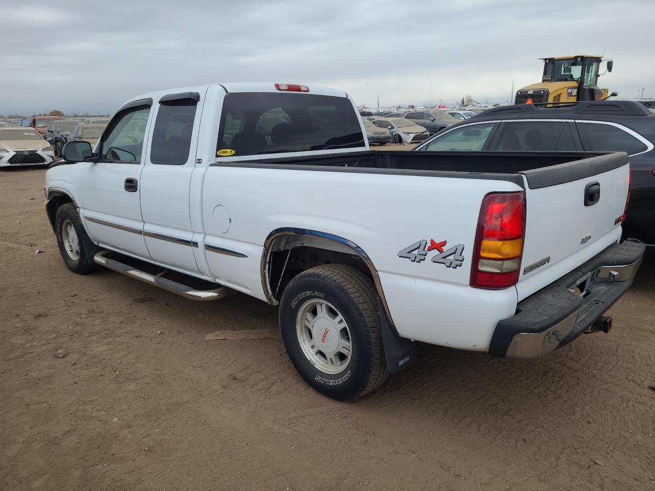 Image 2 of 2000 GMC NEW SIERRA K1500 2000 with VIN 2GTEK19T4Y1258718
