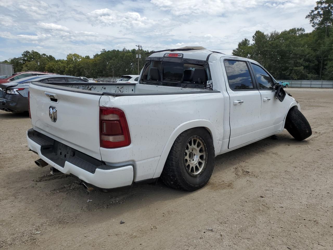 Obraz 3 z 2021 RAM 1500 LARAMIE 2021 z VIN 1C6SRFJT9MN640864