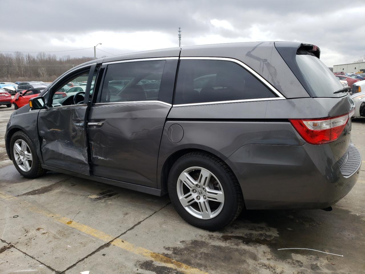 Image 2 of Honda Odyssey Touring 2013 with VIN 5FNRL5H95DB067022
