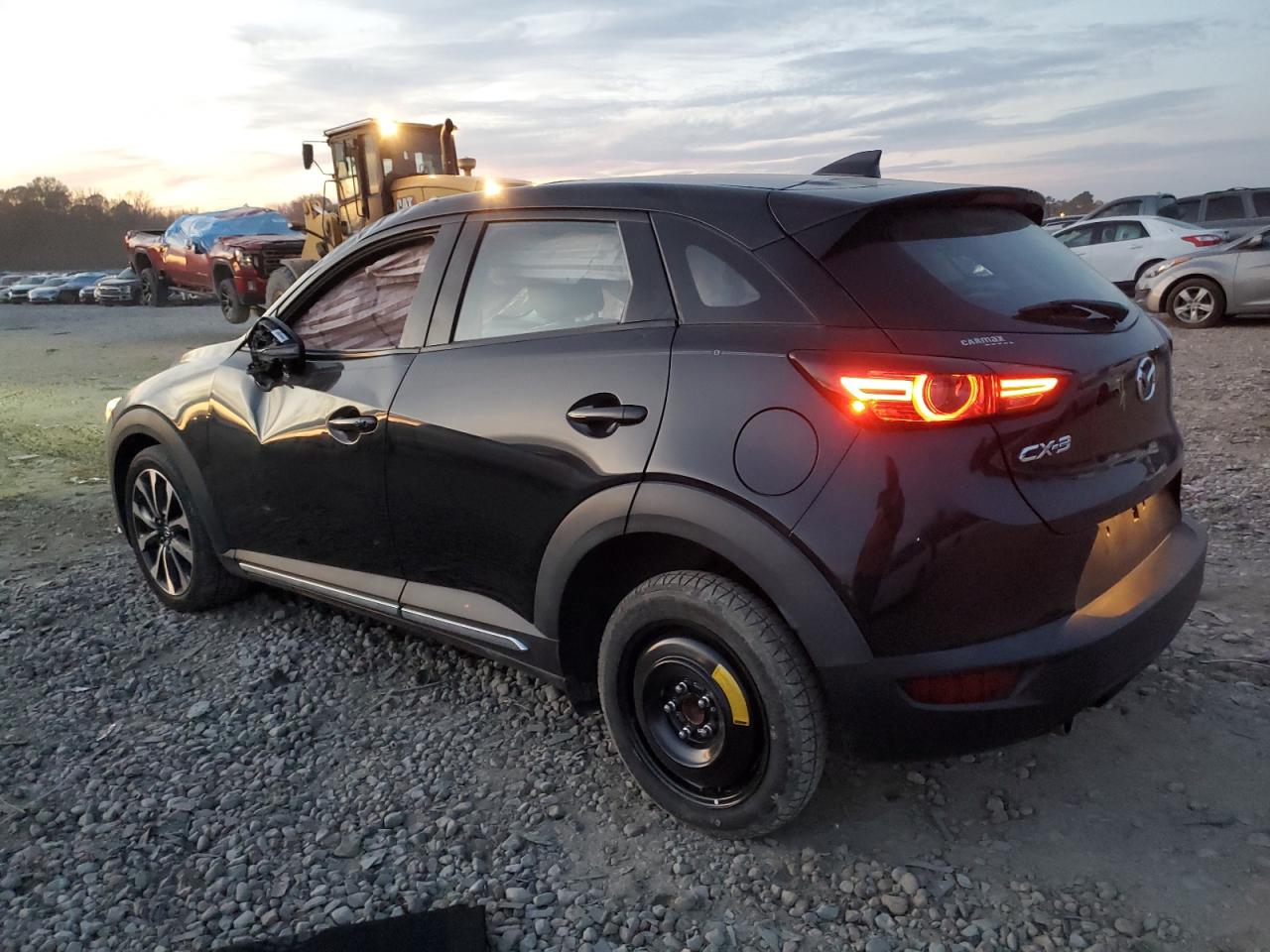 Image 2 of 2019 MAZDA CX-3 GRAND TOURING 2019 with VIN JM1DKDD76K0436171