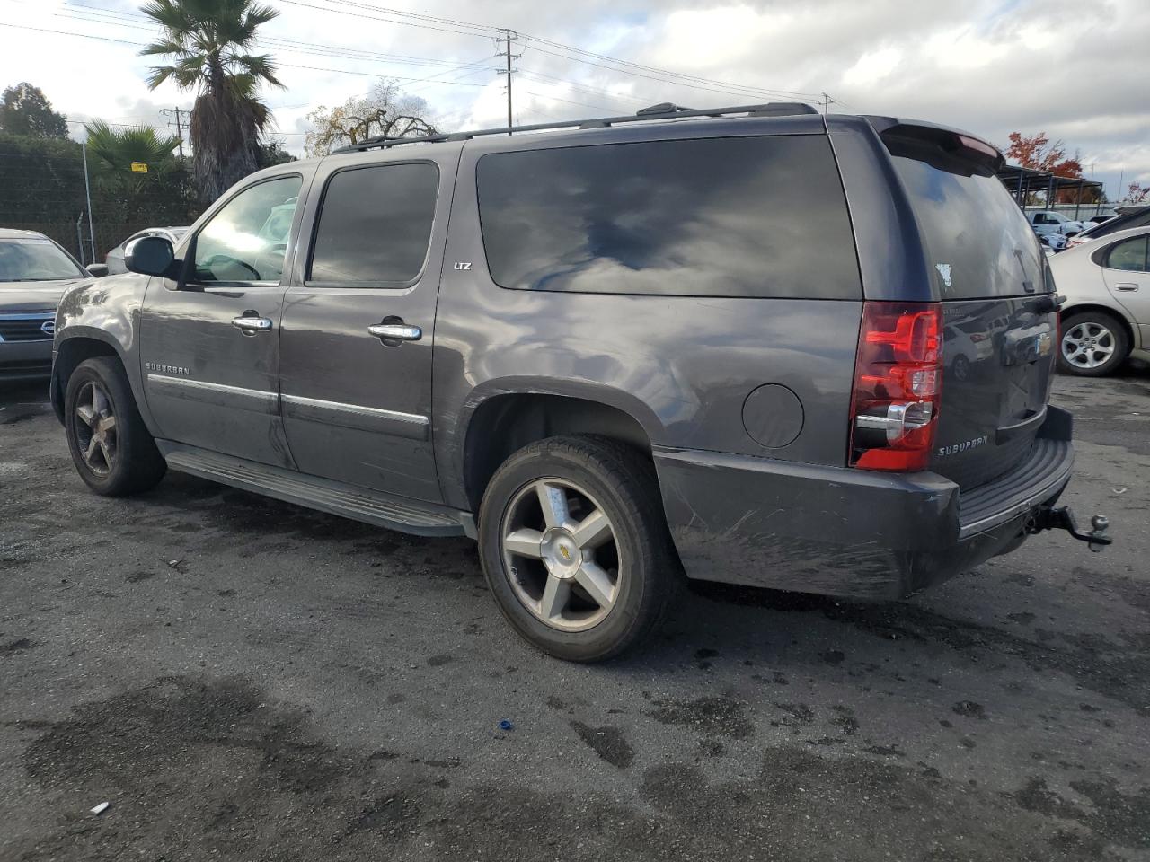 Image 2 of 2011 CHEVROLET SUBURBAN K1500 LTZ 2011 with VIN 1GNSKKE30BR197484