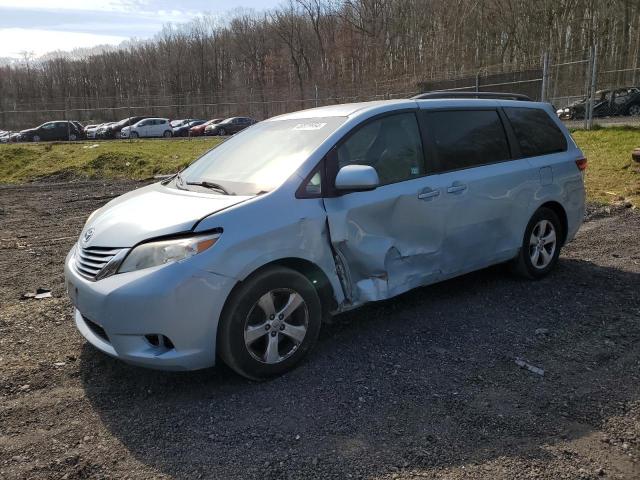 Obraz 1 z 2015 TOYOTA SIENNA LE 2015 z VIN 5TDKK3DC3FS585123