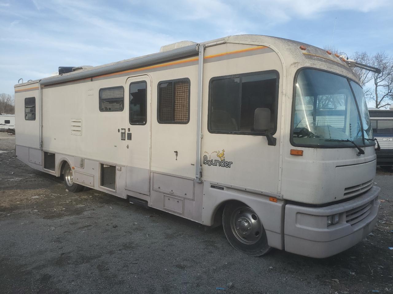 Image 1 of 1992 CHEVROLET P30  1992 with VIN 1GBKP37N1N3319182