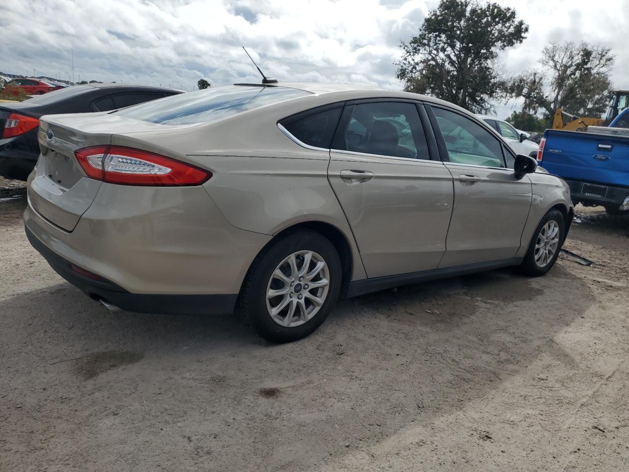 Изображение 3 2015 FORD FUSION S 2015 с VIN 3FA6P0G76FR310841