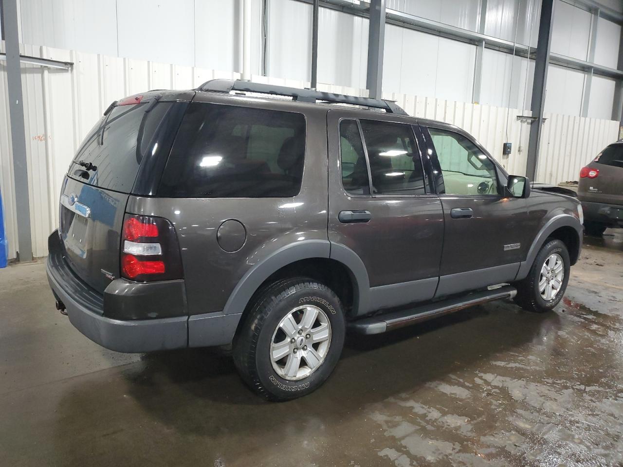 Изображение 3 2006 FORD EXPLORER XLT 2006 с VIN 1FMEU73E16UB67880