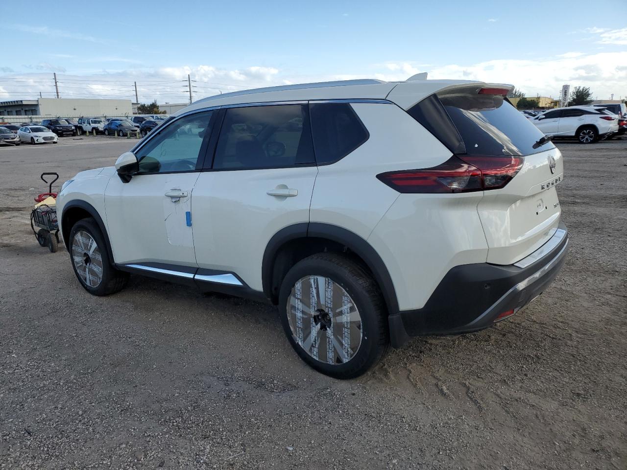 Изображение 2 2023 NISSAN ROGUE SL 2023 с VIN JN8BT3CB3PW465995