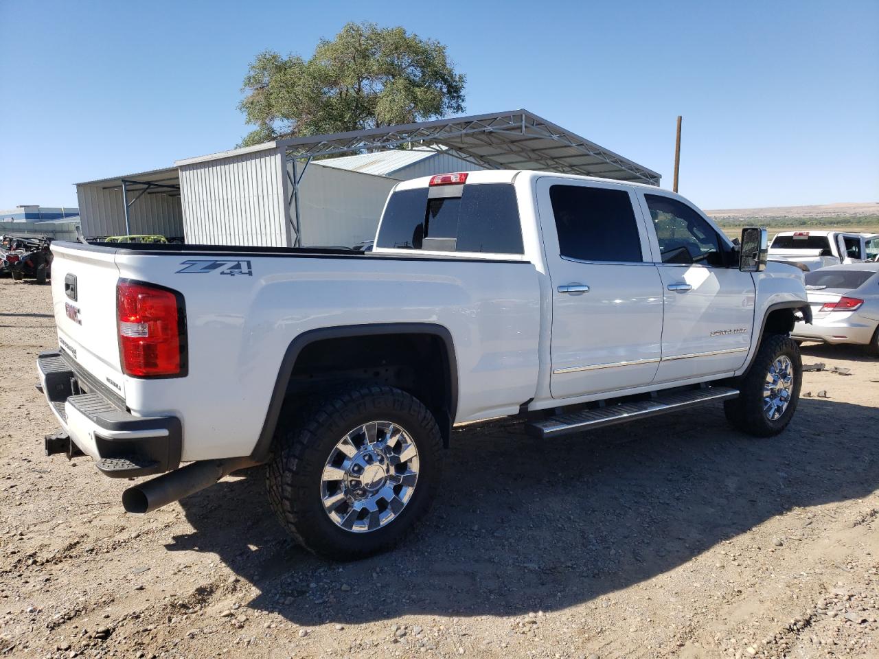 Obraz 3 z 2015 GMC SIERRA K2500 DENALI 2015 z VIN 1GT120E87FF675668