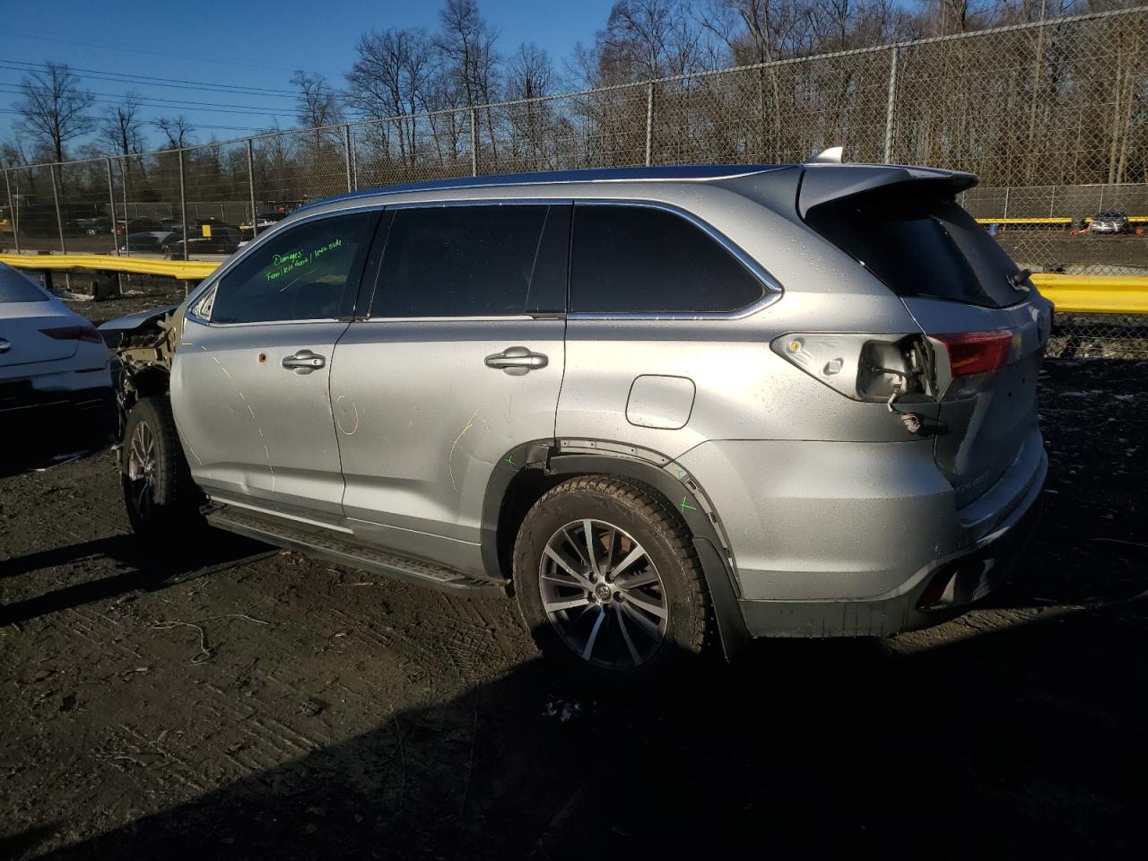 Image 2 of 2017 TOYOTA HIGHLANDER SE 2017 with VIN 5TDJZRFH0HS417087