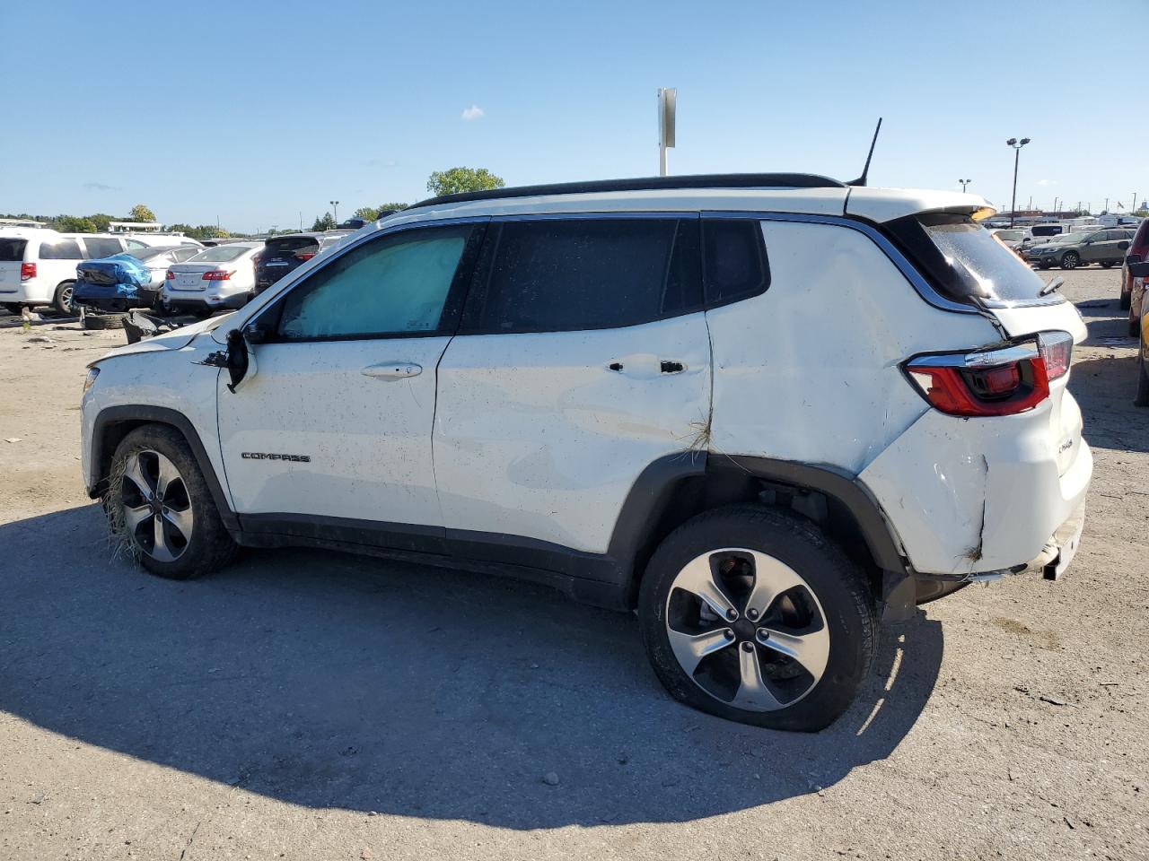 Image 2 of 2018 JEEP COMPASS LATITUDE 2018 with VIN 3C4NJDBB5JT101631