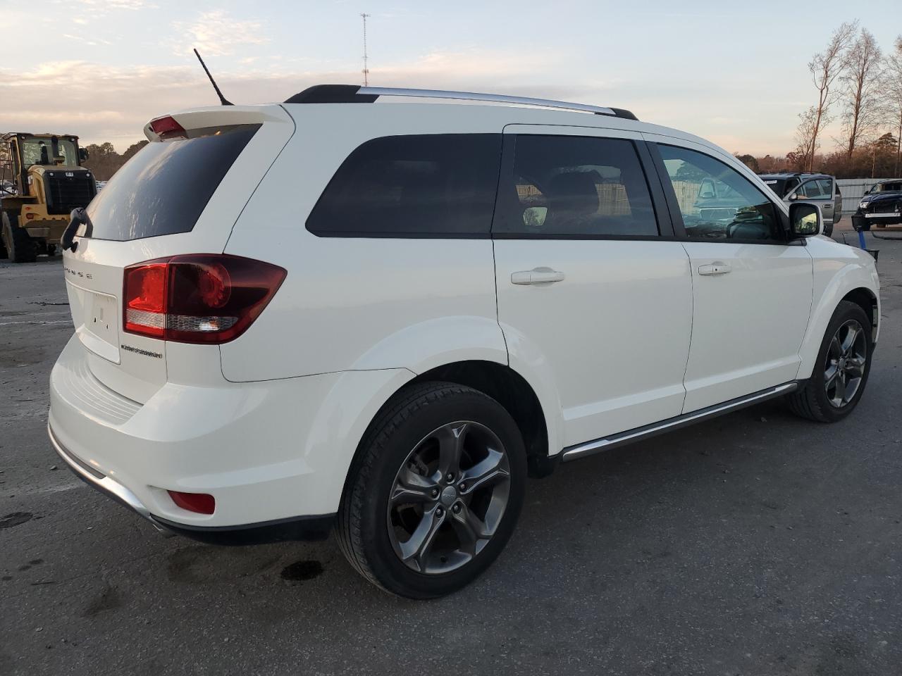 Image 3 of 2014 DODGE JOURNEY CROSSROAD 2014 with VIN 3C4PDCGG5ET311103