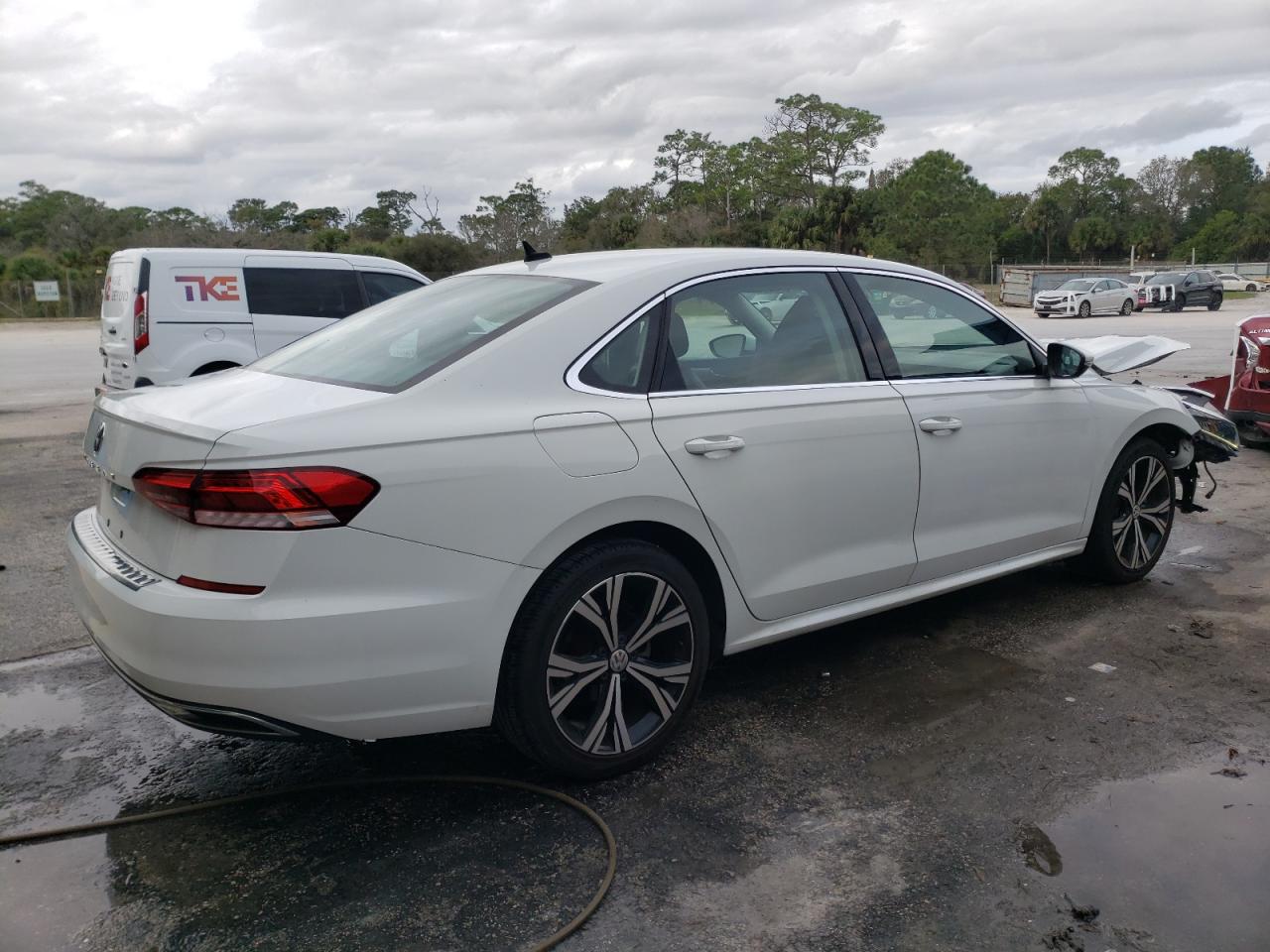 Image 3 of 2021 VOLKSWAGEN PASSAT SE 2021 with VIN 1VWSA7A37MC000313
